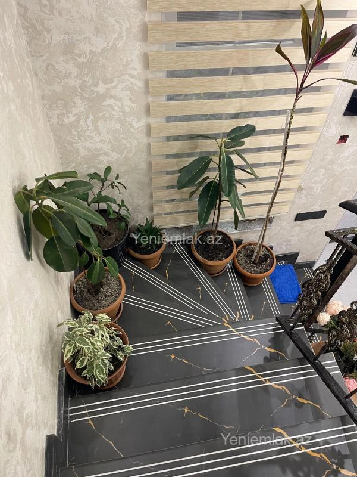 Satılır 4 otaqlı həyət evi 180 m²