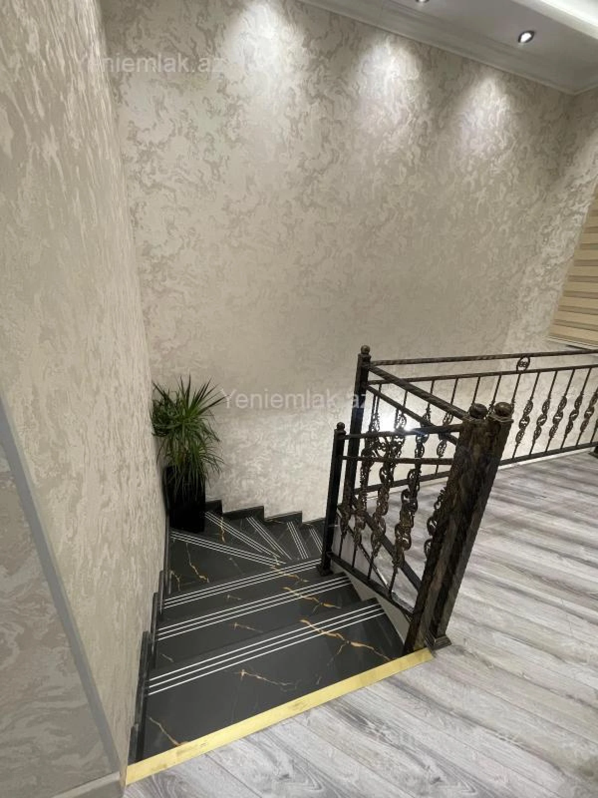 Satılır 4 otaqlı həyət evi 180 m²