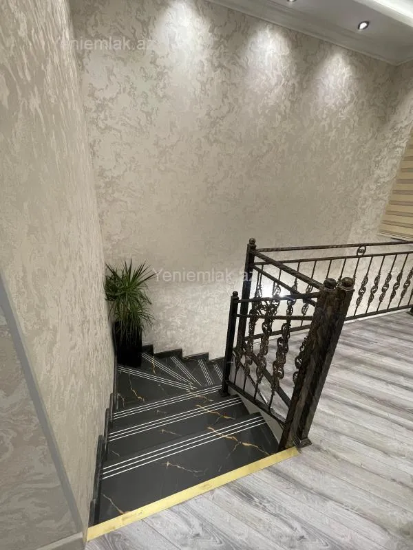 Satılır 4 otaqlı həyət evi 180 m²