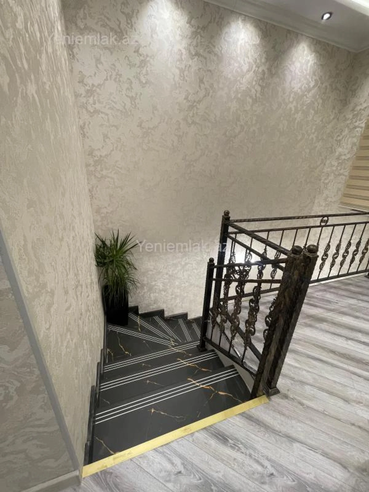 Satılır 4 otaqlı həyət evi 180 m²