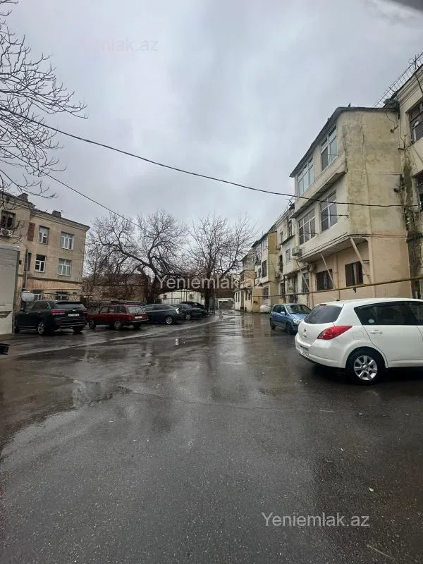 Satılır 2 otaqlı köhnə tikili 60 m²