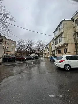 Satılır 2 otaqlı köhnə tikili 60 m²