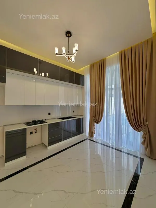 Satılır 4 otaqlı həyət evi 180 m²