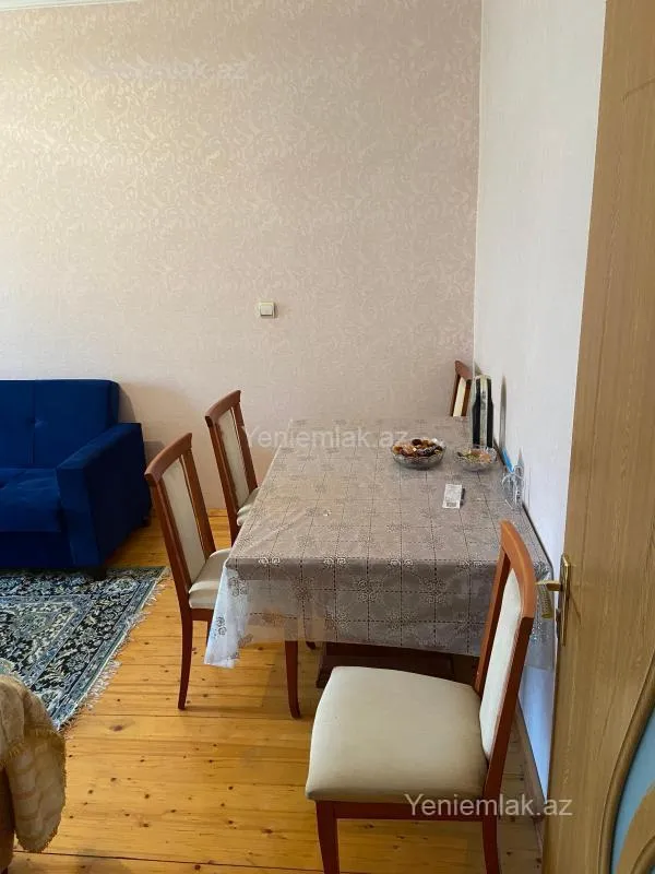 Satılır 2 otaqlı köhnə tikili 60 m²
