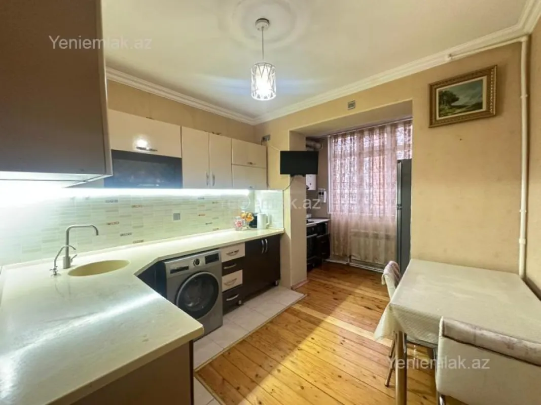 Satılır 3 otaqlı köhnə tikili 80 m²