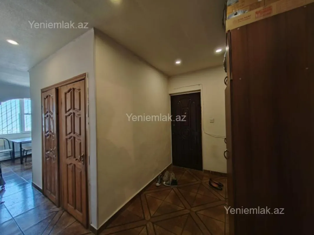 Satılır 3 otaqlı köhnə tikili 80 m²