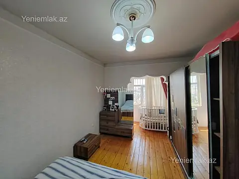 Satılır 3 otaqlı köhnə tikili 80 m²