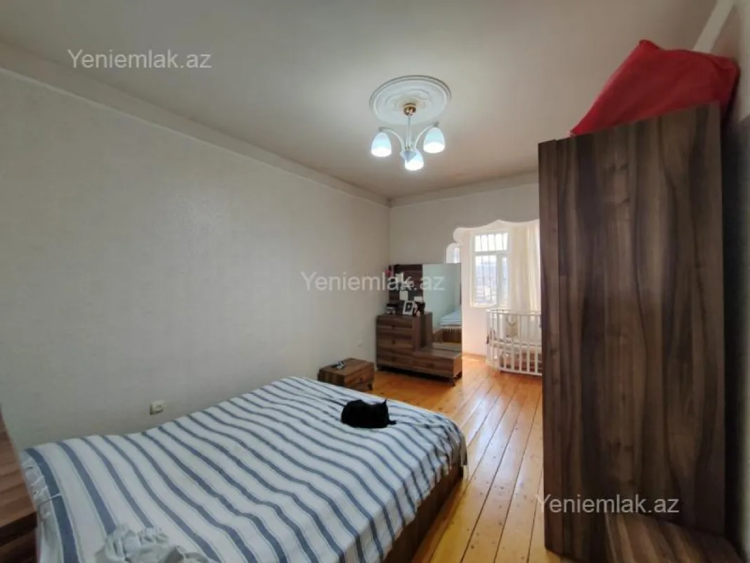 Satılır 3 otaqlı köhnə tikili 80 m²