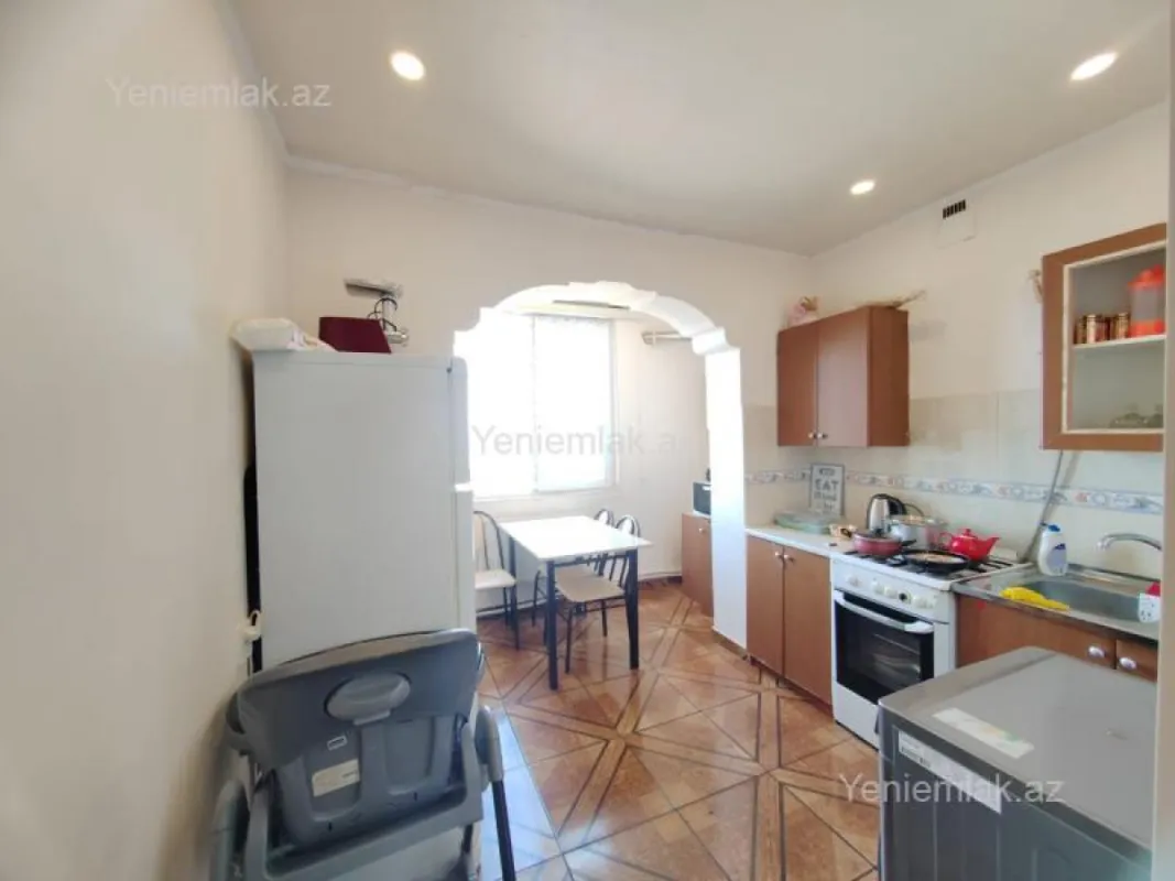 Satılır 3 otaqlı köhnə tikili 80 m²