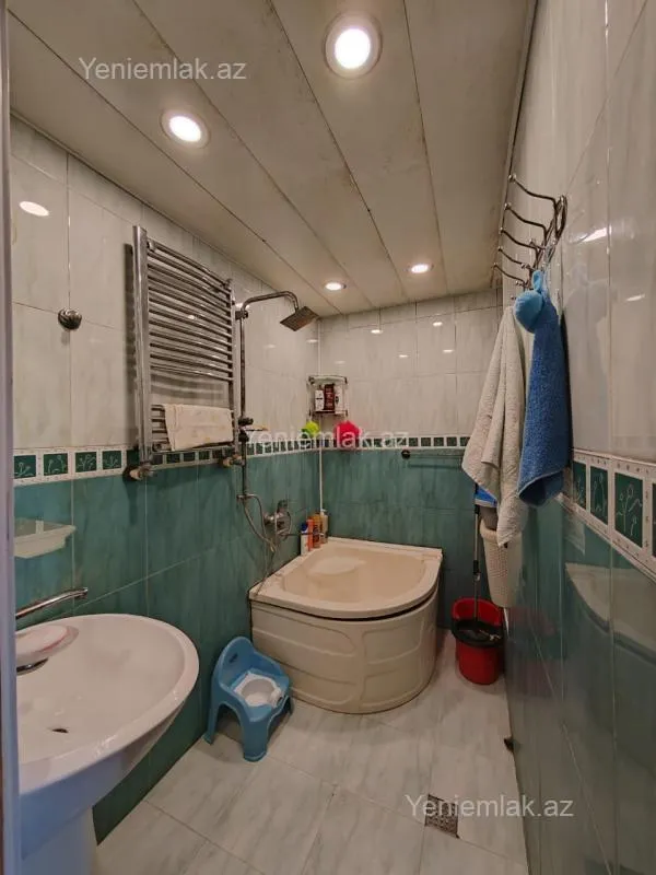 Satılır 3 otaqlı köhnə tikili 80 m²