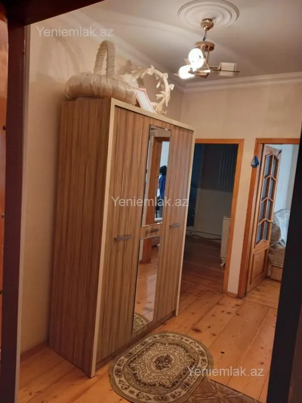 Satılır 4 otaqlı köhnə tikili 110 m²