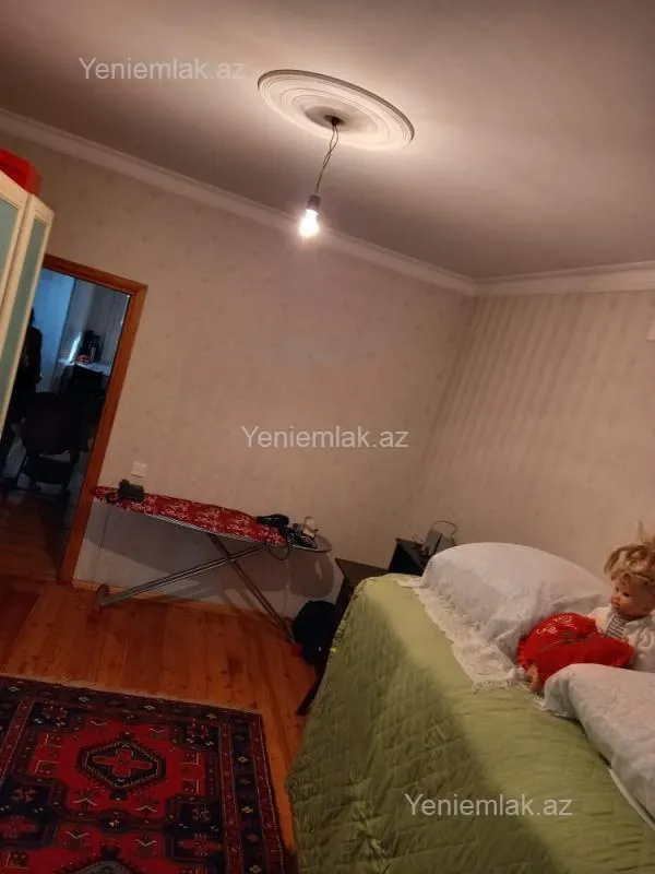 Satılır 4 otaqlı köhnə tikili 110 m²