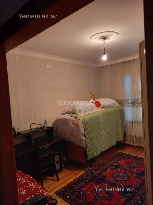 Satılır 4 otaqlı köhnə tikili 110 m²