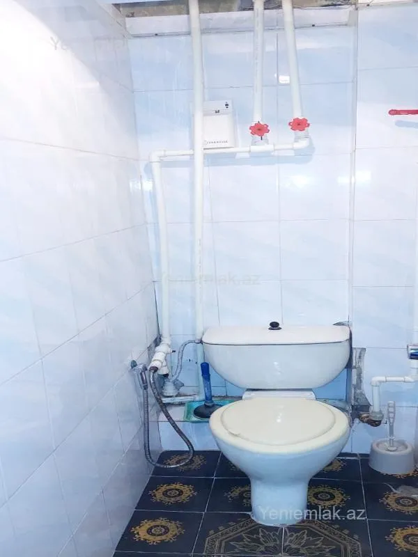 Satılır 4 otaqlı köhnə tikili 100 m²