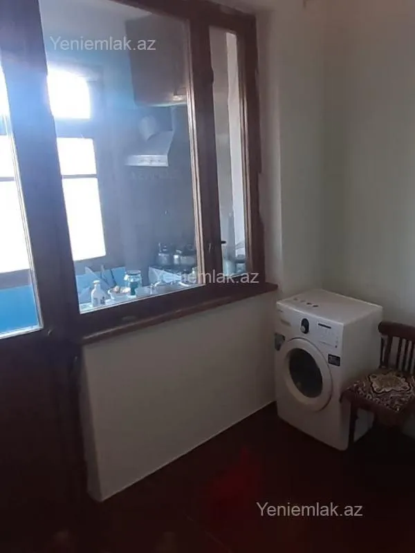 Satılır 4 otaqlı köhnə tikili 100 m²