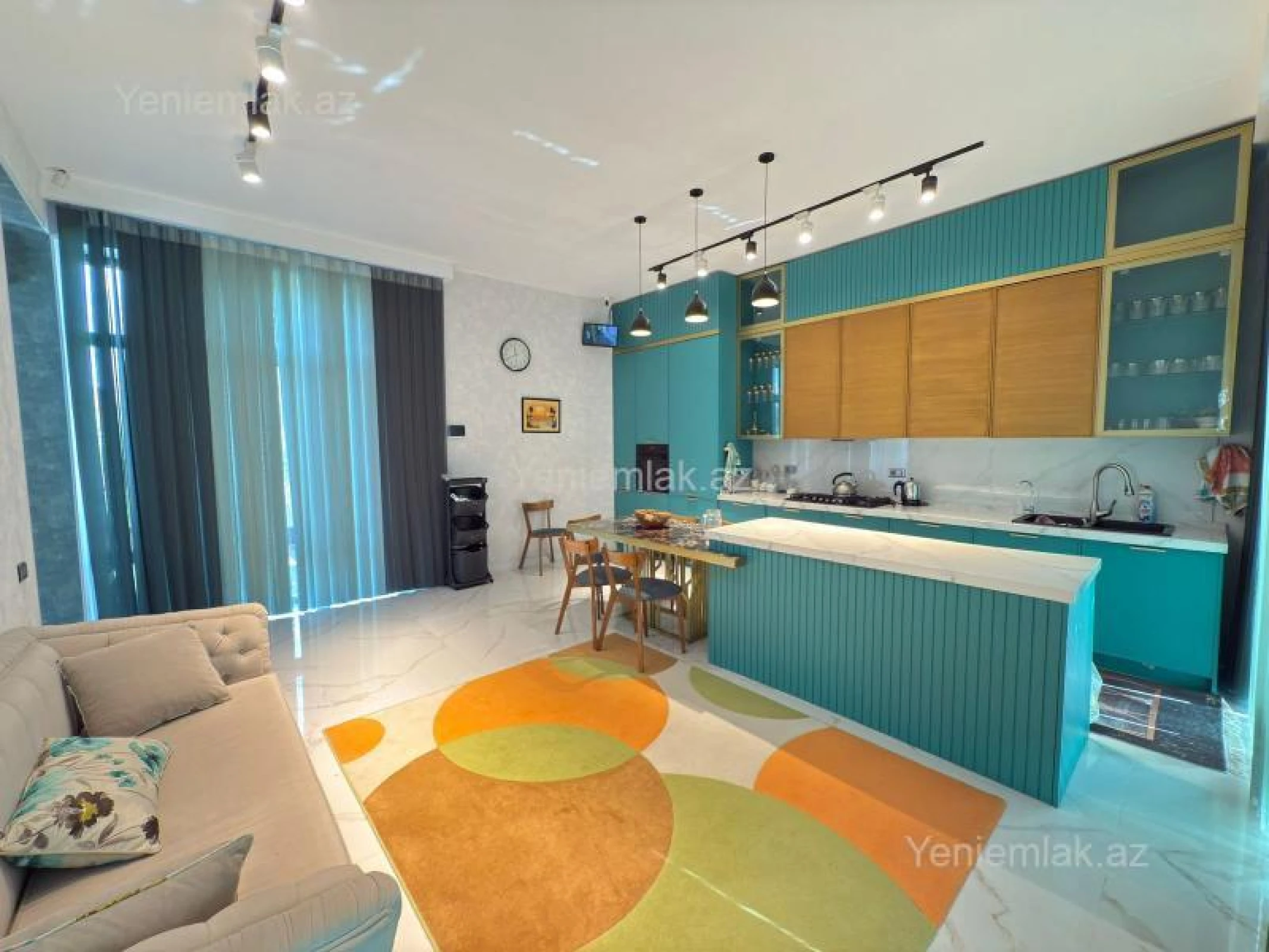 Satılır 5 otaqlı həyət evi 220 m²