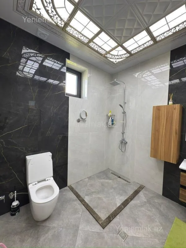 Satılır 5 otaqlı həyət evi 220 m²