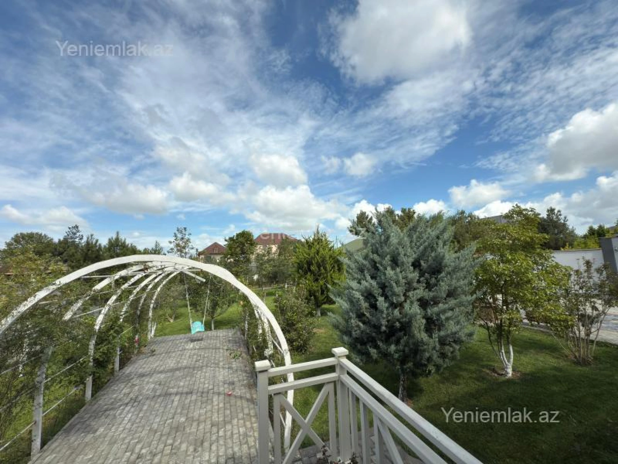 Satılır 5 otaqlı həyət evi 220 m²