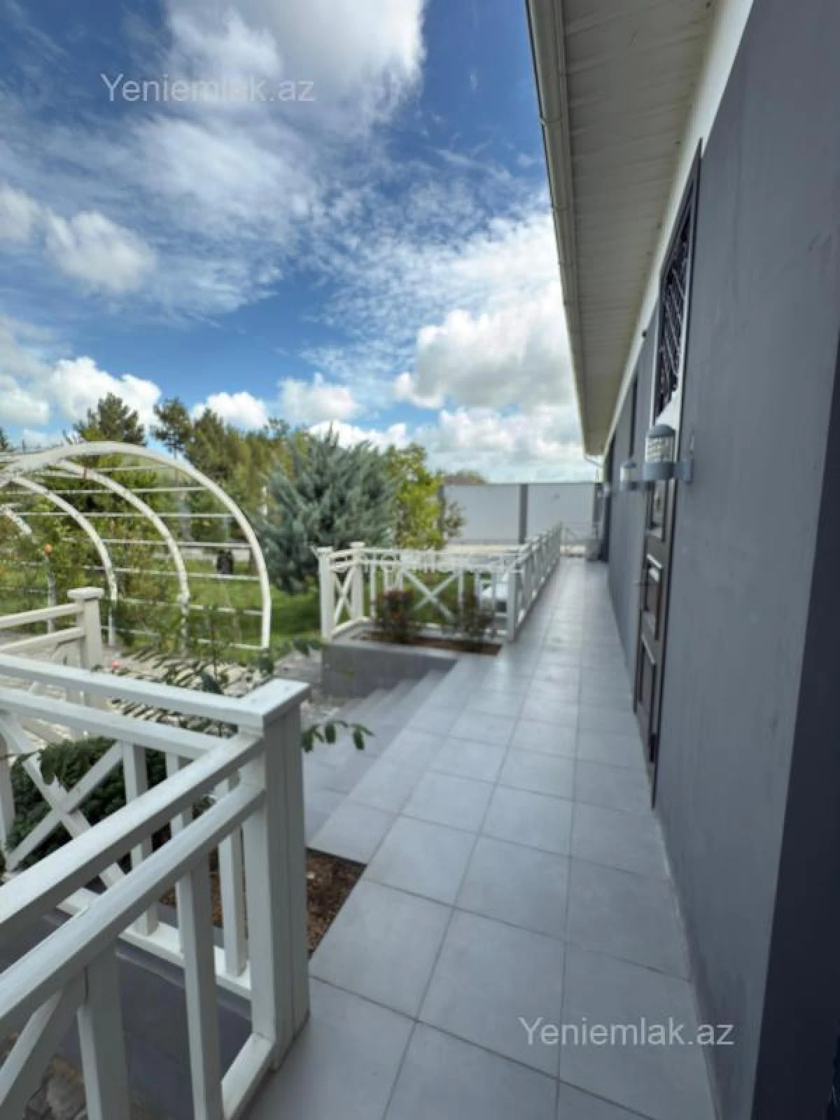 Satılır 5 otaqlı həyət evi 220 m²