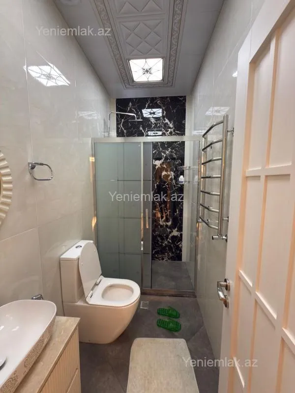 Satılır 5 otaqlı həyət evi 220 m²