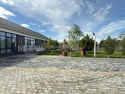 Satılır 5 otaqlı həyət evi 220 m²