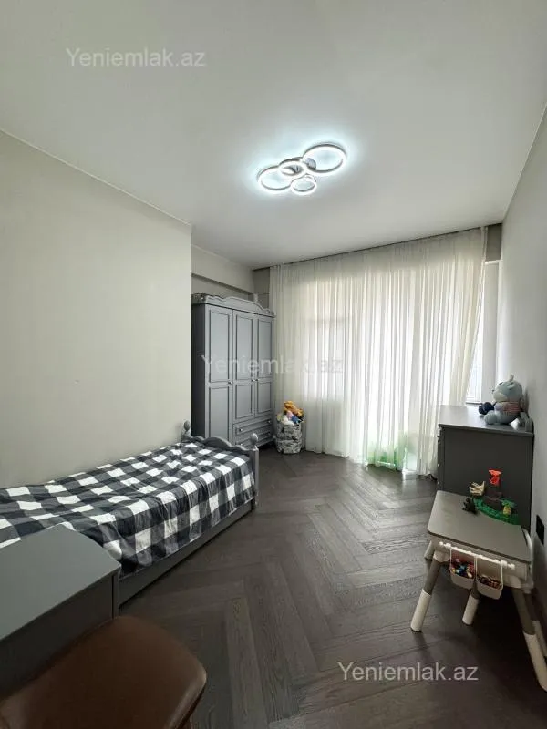 Satılır 3 otaqlı yeni tikili 75 m²