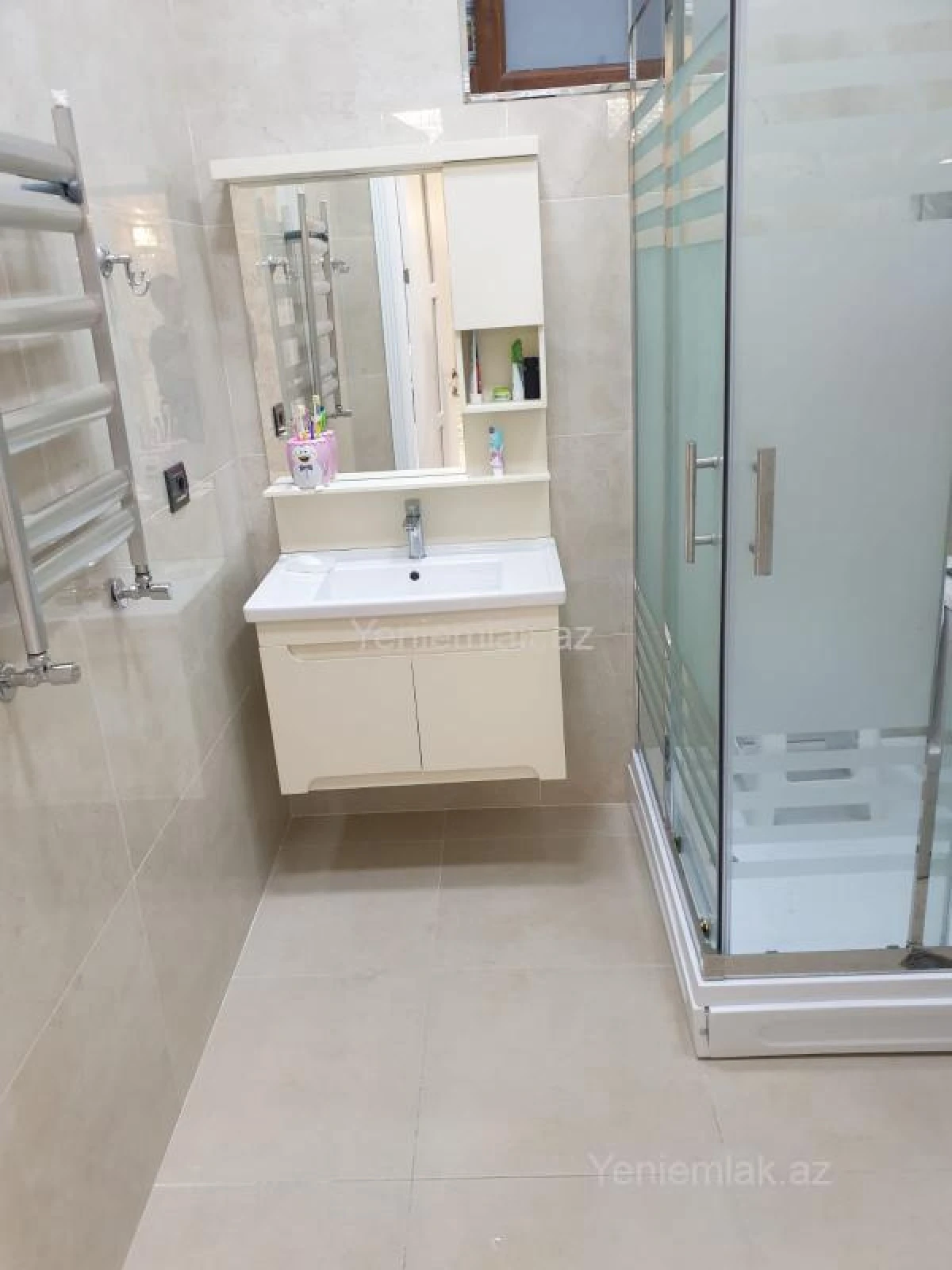 Satılır 8 otaqlı həyət evi 500 m²