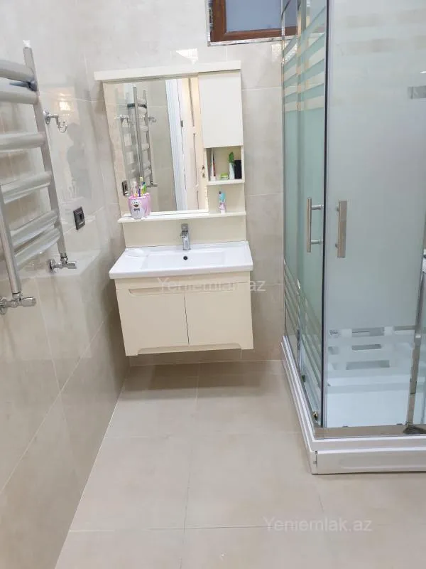 Satılır 8 otaqlı həyət evi 500 m²