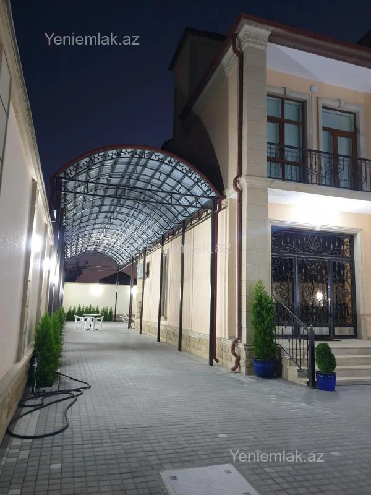 Satılır 8 otaqlı həyət evi 500 m²