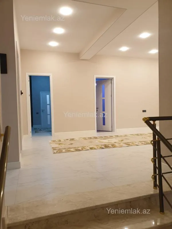 Satılır 8 otaqlı həyət evi 500 m²