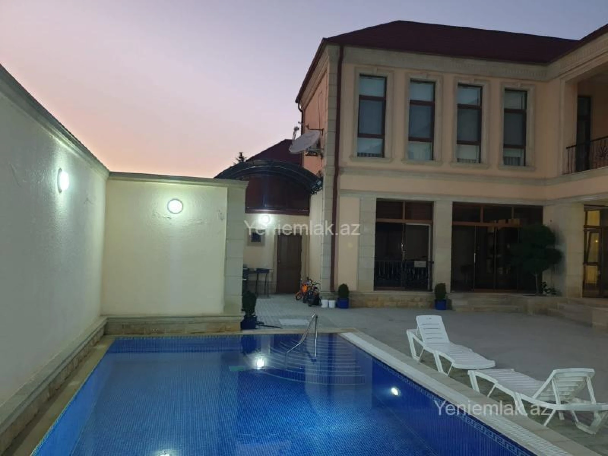 Satılır 8 otaqlı həyət evi 500 m²