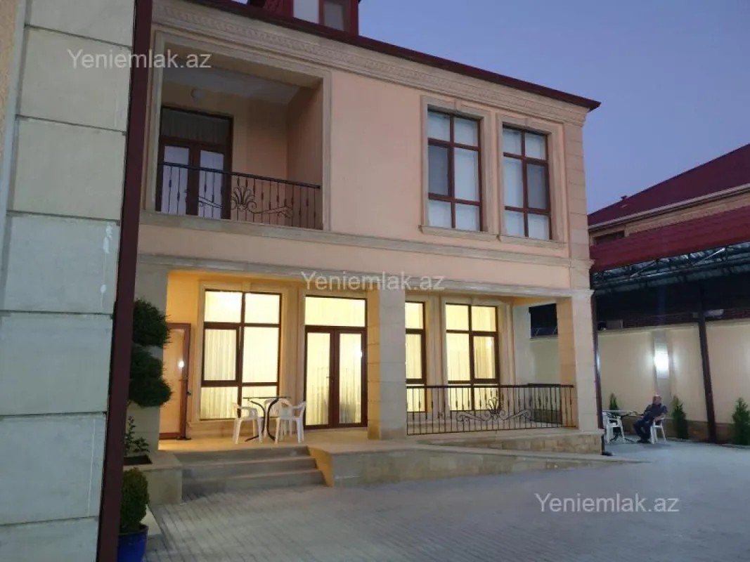 Satılır 8 otaqlı həyət evi 500 m²