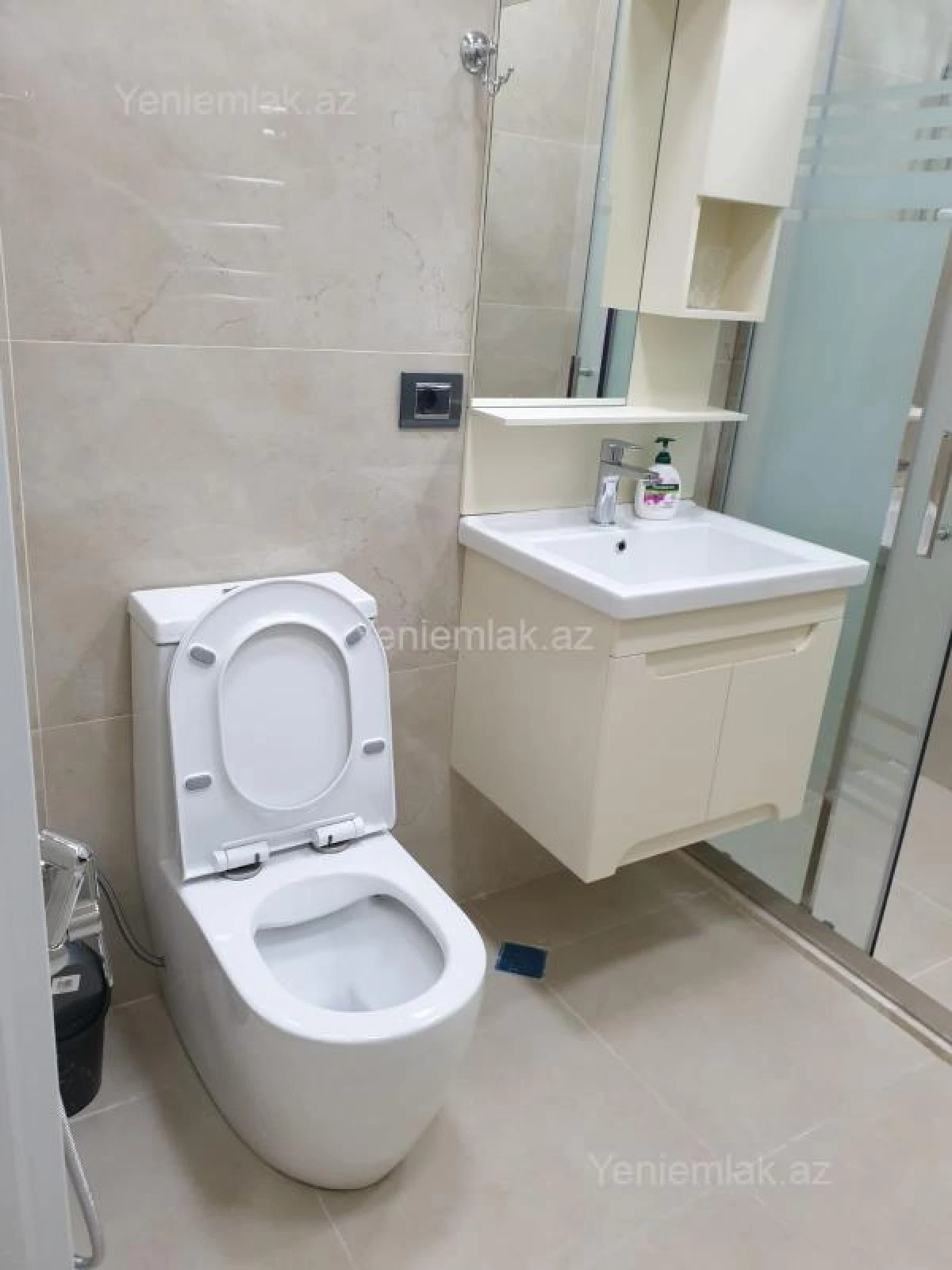 Satılır 8 otaqlı həyət evi 500 m²