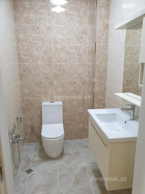 Satılır 8 otaqlı həyət evi 500 m²