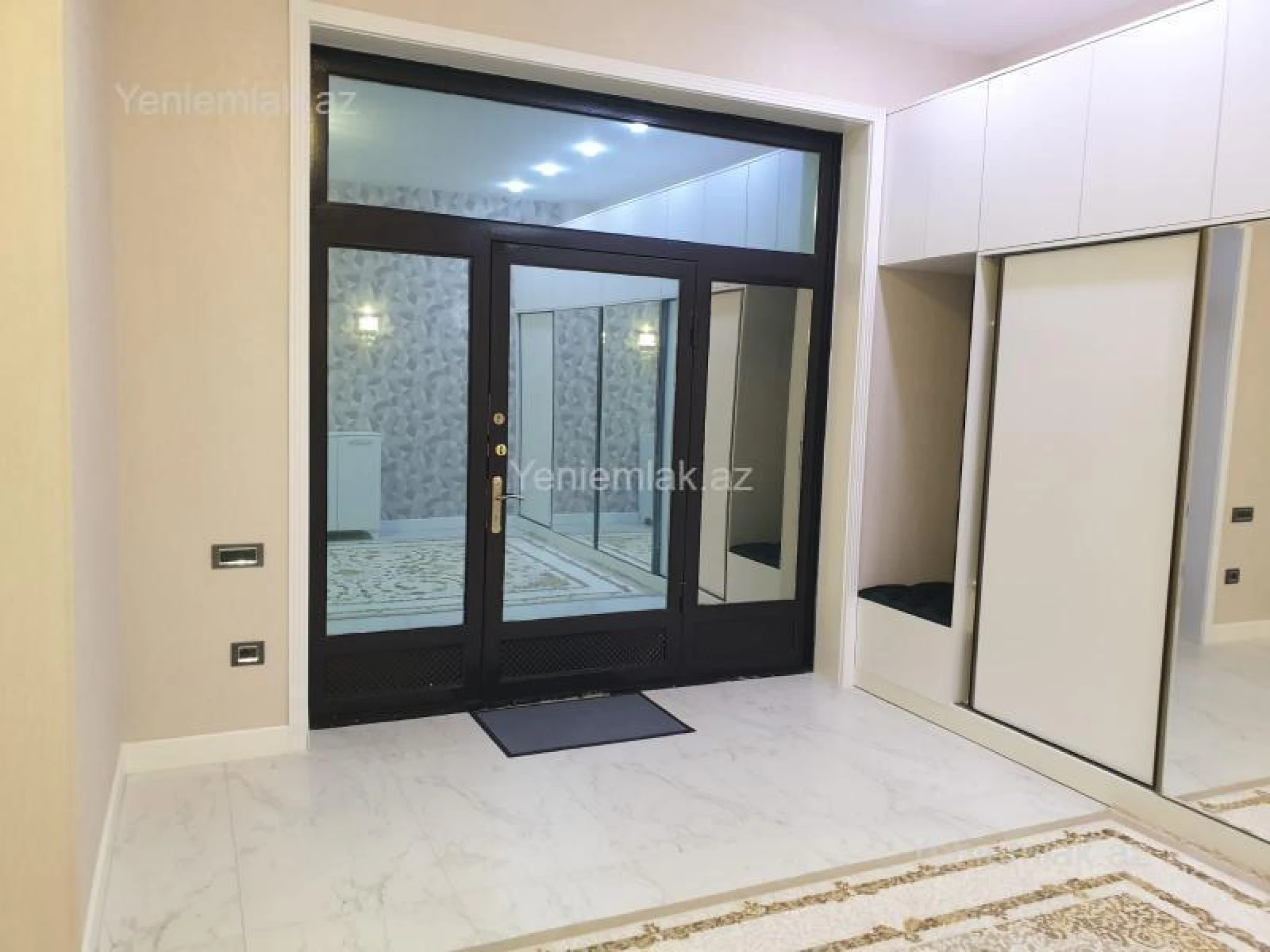 Satılır 8 otaqlı həyət evi 500 m²