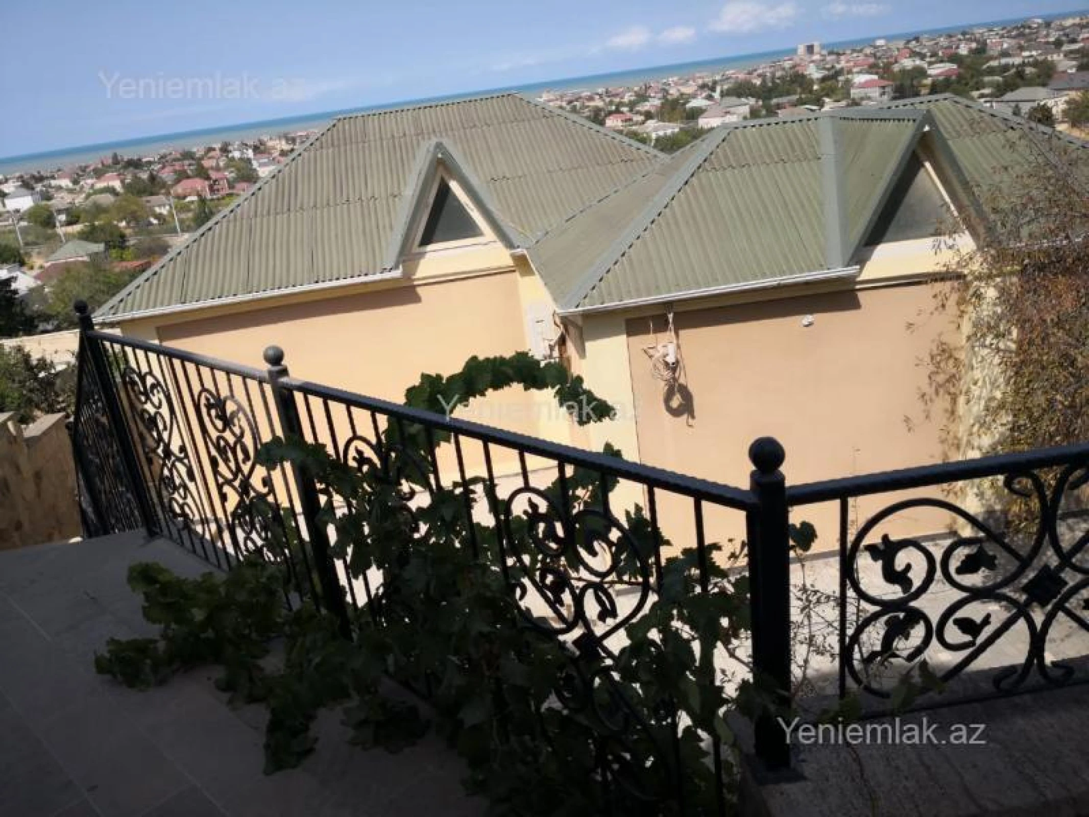 Satılır 4 otaqlı həyət evi 220 m²