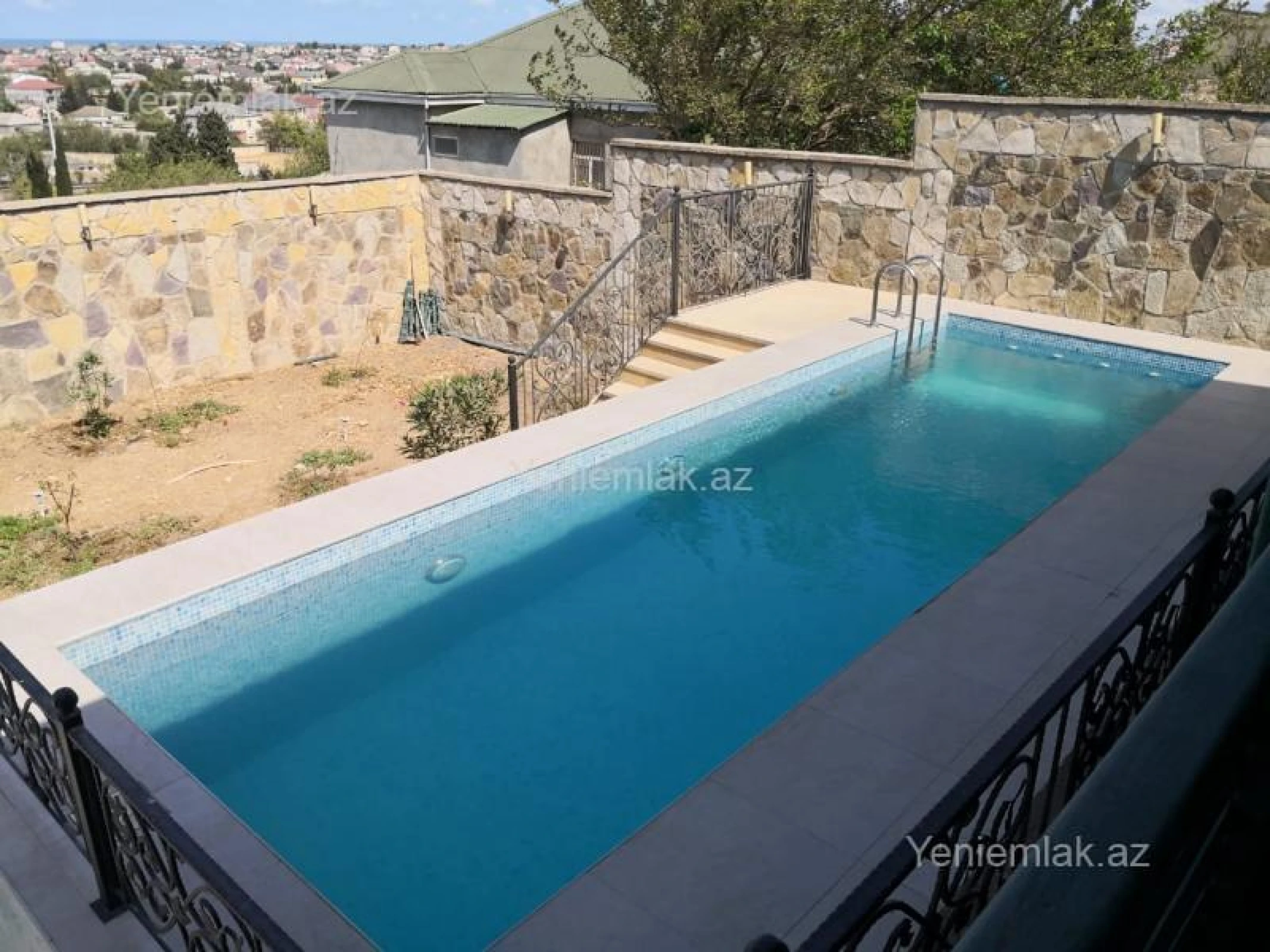 Satılır 4 otaqlı həyət evi 220 m²