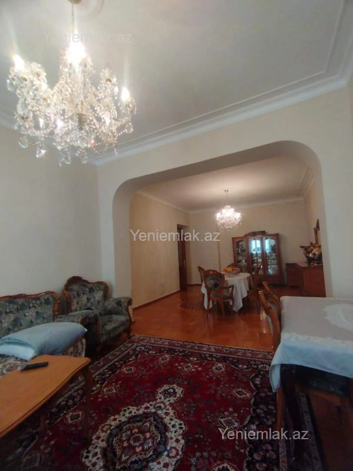 Satılır 4 otaqlı köhnə tikili 200 m²