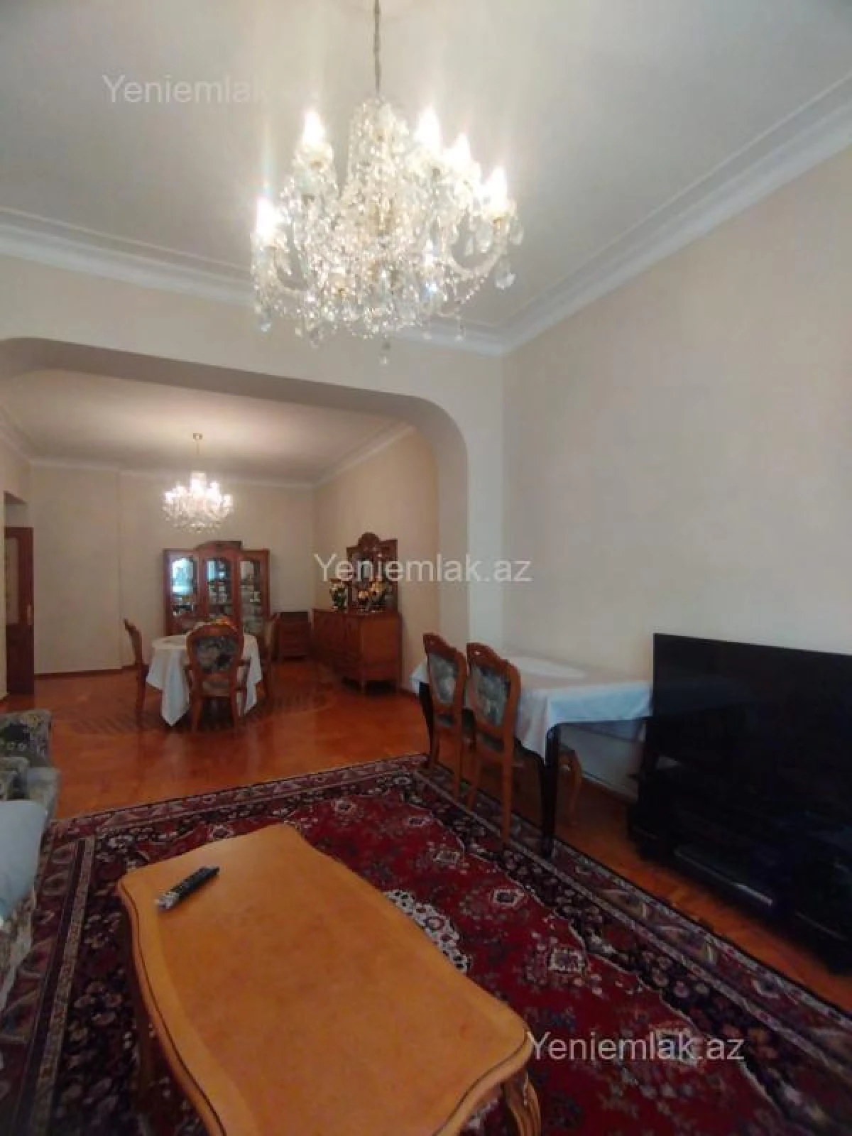 Satılır 4 otaqlı köhnə tikili 200 m²