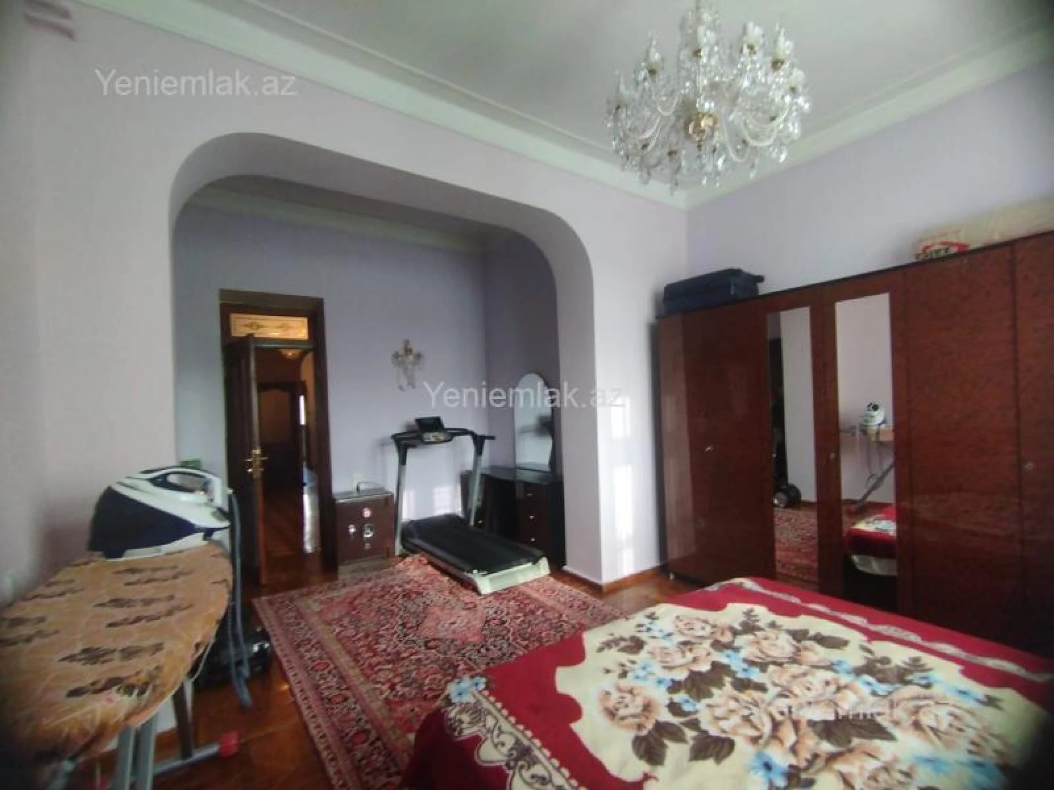 Satılır 4 otaqlı köhnə tikili 200 m²