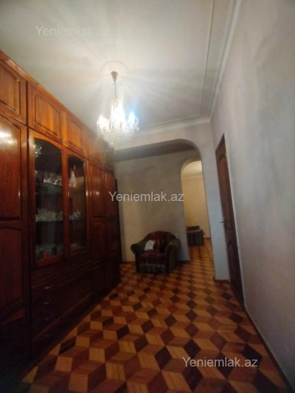 Satılır 4 otaqlı köhnə tikili 200 m²