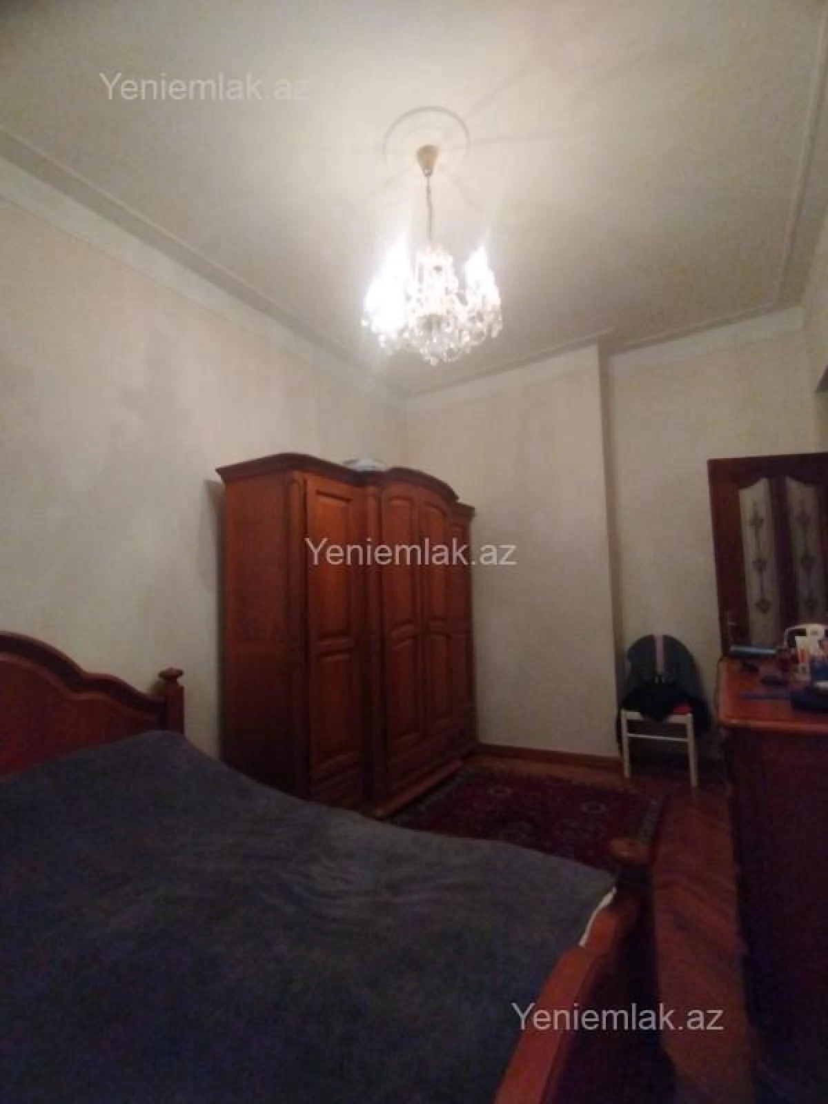 Satılır 4 otaqlı köhnə tikili 200 m²