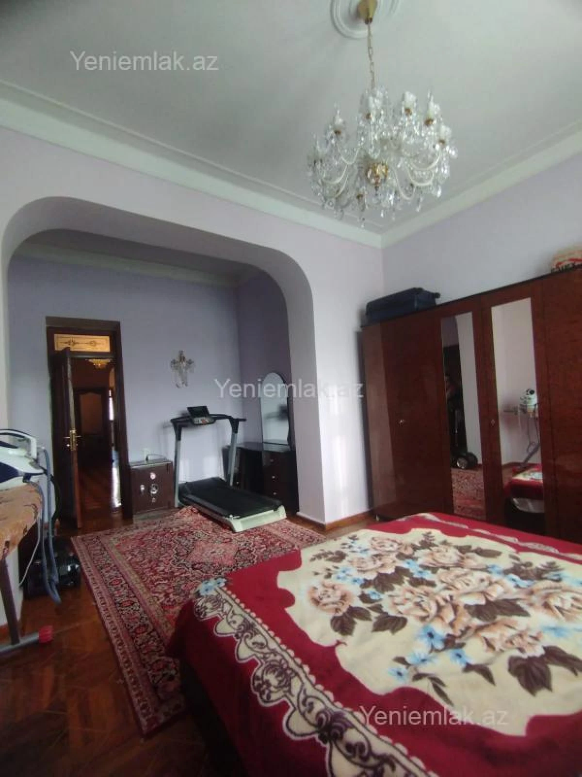 Satılır 4 otaqlı köhnə tikili 200 m²