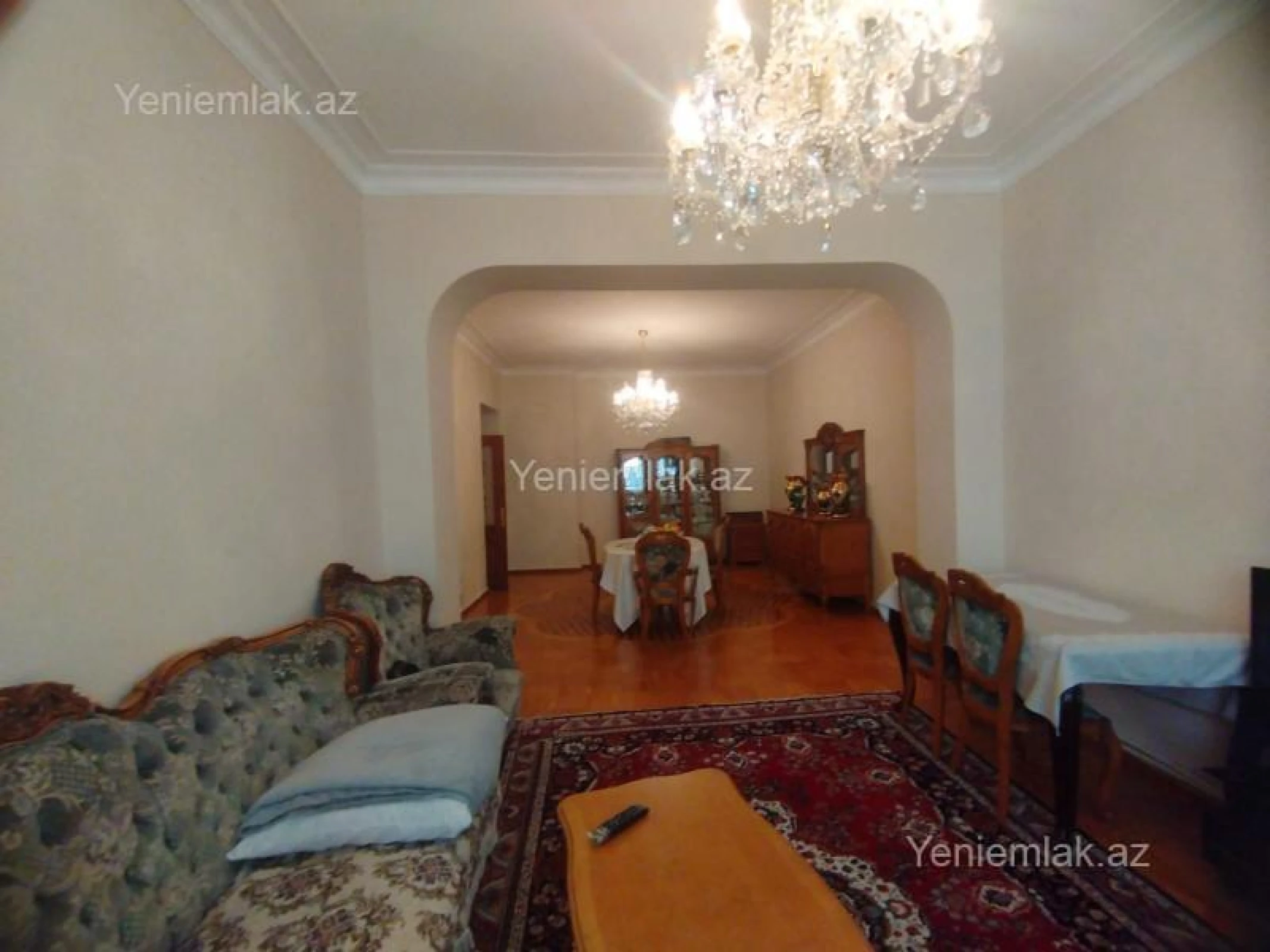 Satılır 4 otaqlı köhnə tikili 200 m²