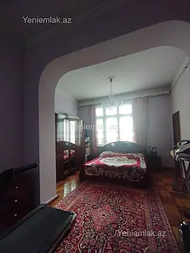 Satılır 4 otaqlı köhnə tikili 200 m²