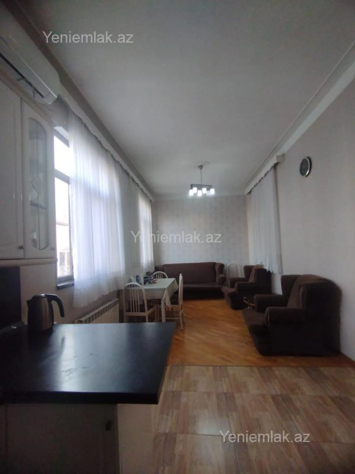 Satılır 4 otaqlı köhnə tikili 200 m²