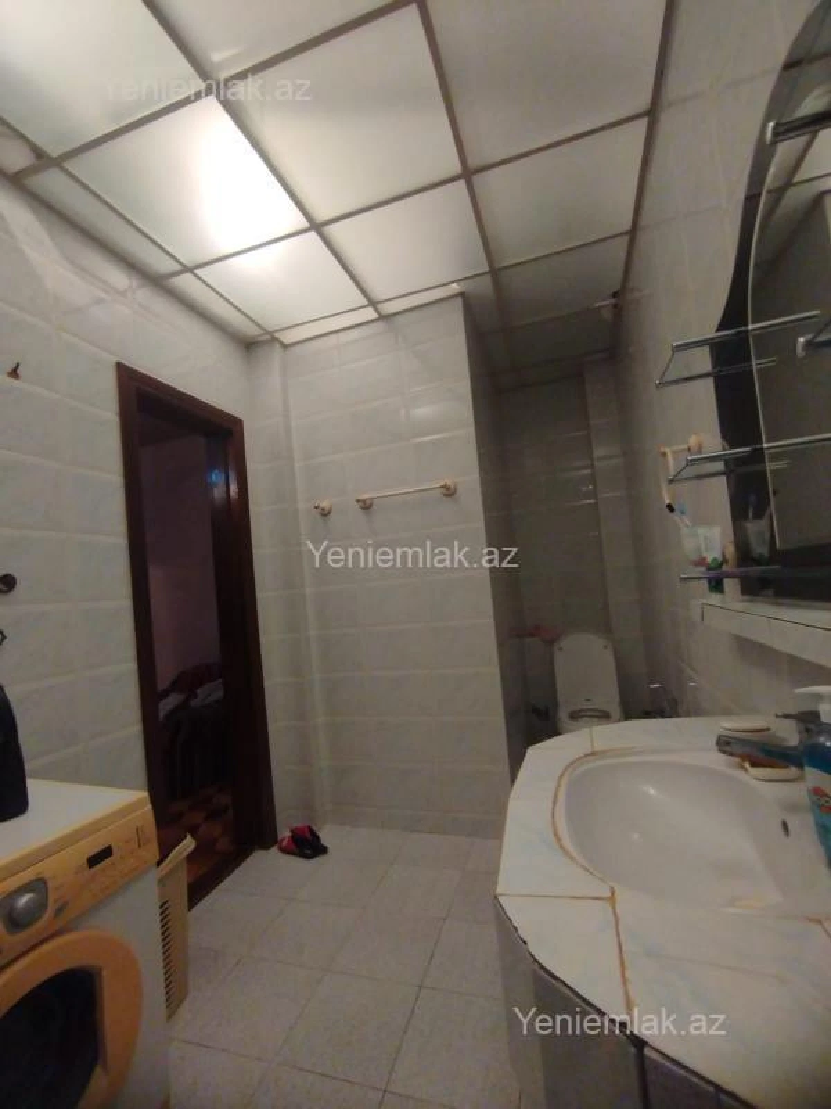 Satılır 4 otaqlı köhnə tikili 200 m²