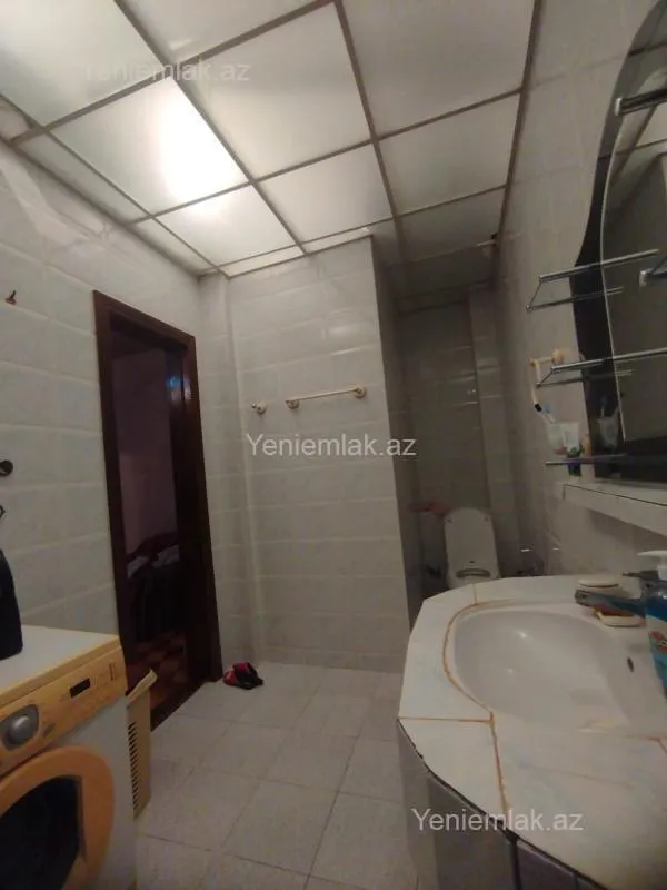 Satılır 4 otaqlı köhnə tikili 200 m²