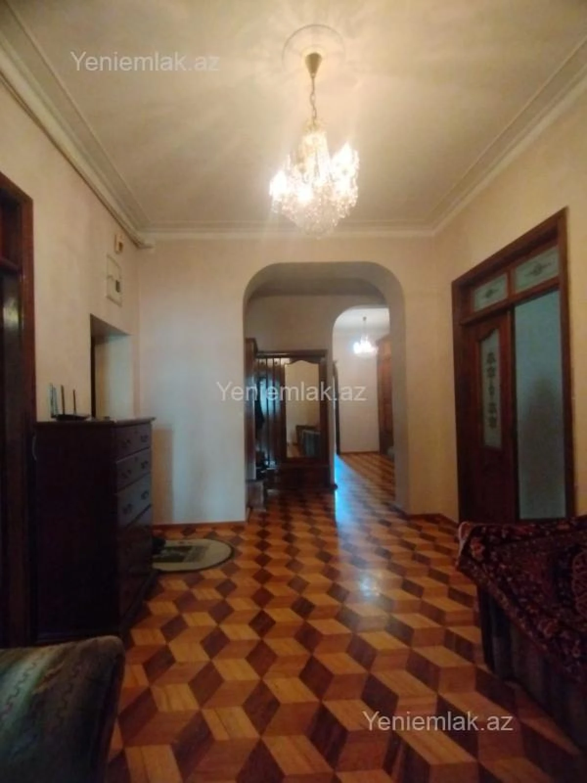 Satılır 4 otaqlı köhnə tikili 200 m²