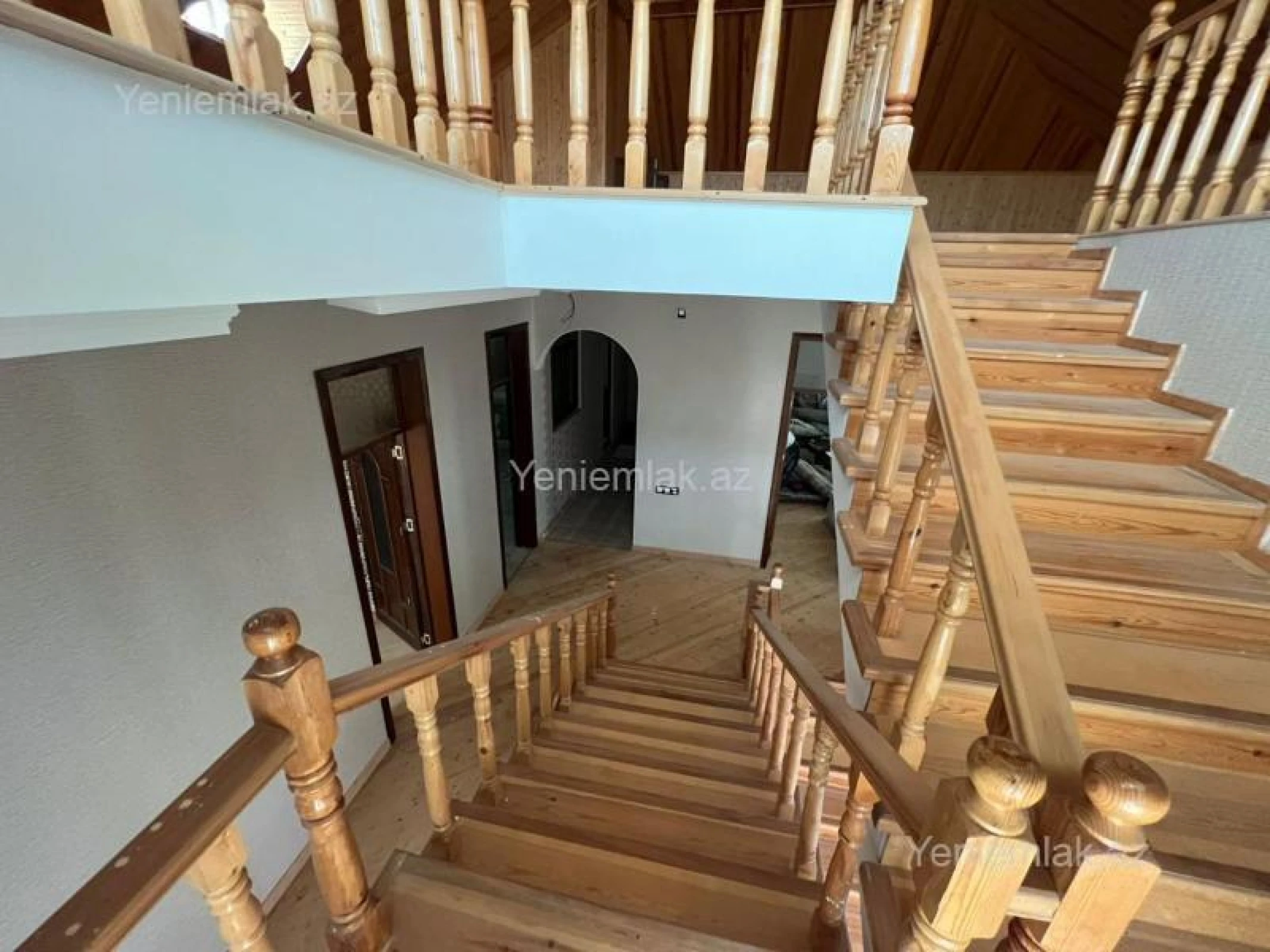 Satılır 6 otaqlı həyət evi 475 m²